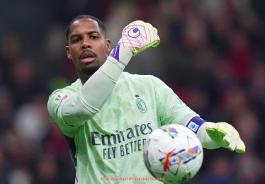 爱游戏体育-世俱杯激烈对抗下球员身体对抗强度排名分析