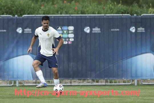 爱游戏体育-八一篮球队在CBA中的历史地位与现状探讨