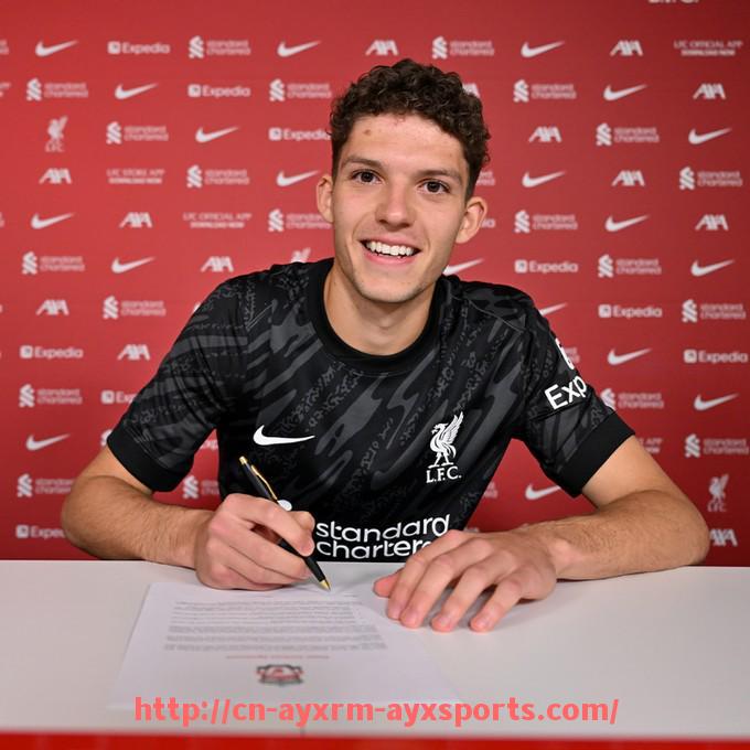 爱游戏体育-黄黑风暴与橙焰交织 鲁能德甲系球员技术风格深度解析