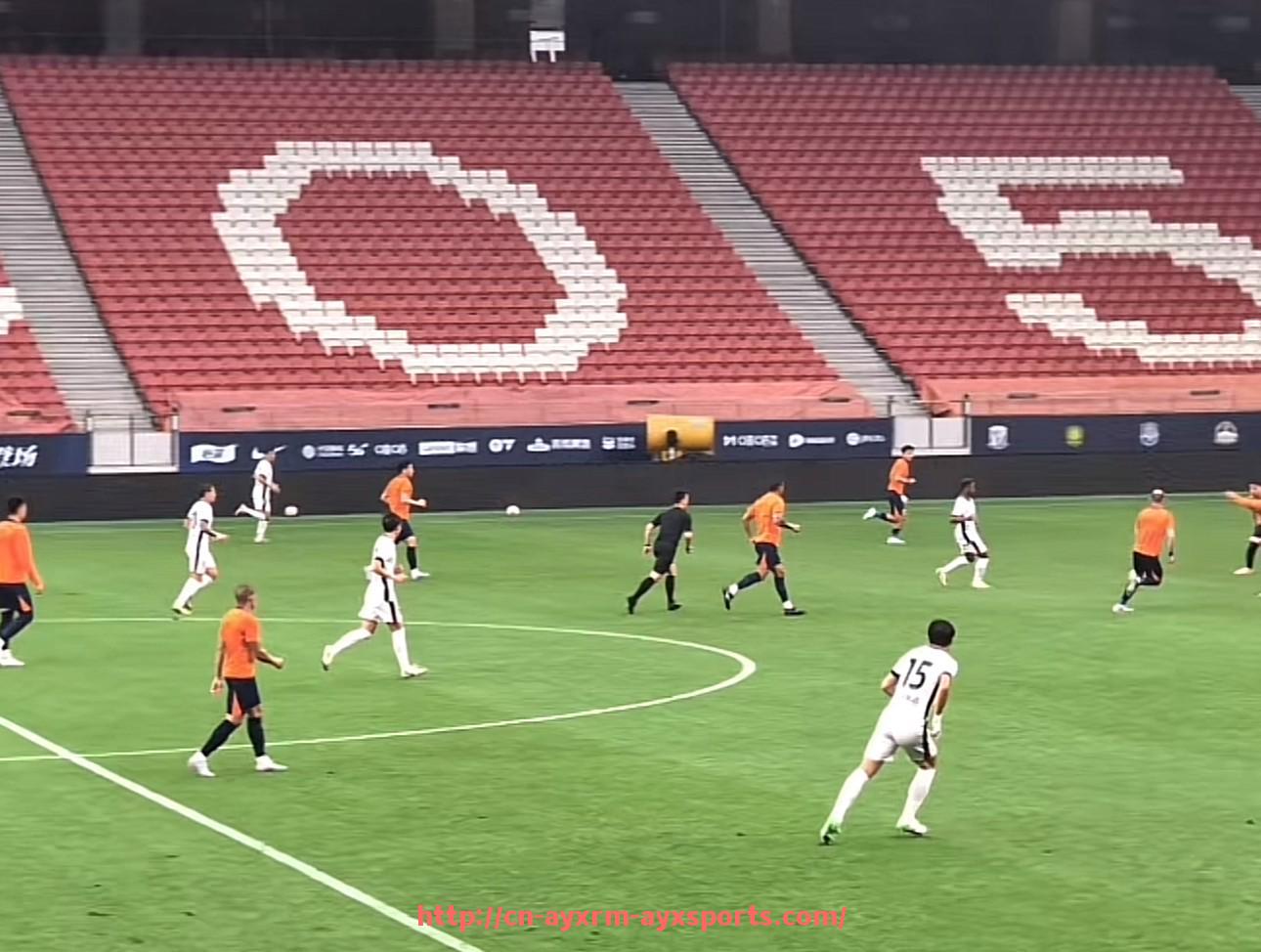 爱游戏体育-足球队员吐槽CBA:足球队员对CBA联赛的看法与吐槽